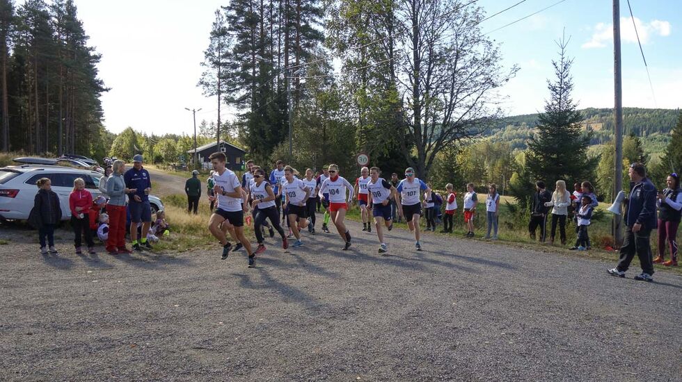 Jørgen Moen i front fra start da han løp  inn til en klar seier i Modilten fire dager før Gå-joggen på Greveløkka. (Foto: Vegar Myhrer)