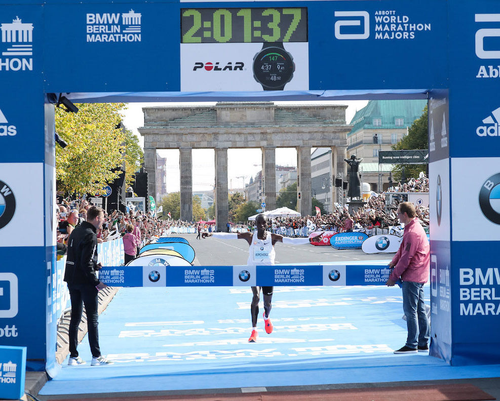 Eliud Kipchoge setter en rå verdensrekord i Berlin. Foto: SCC Events / Victah Sailer