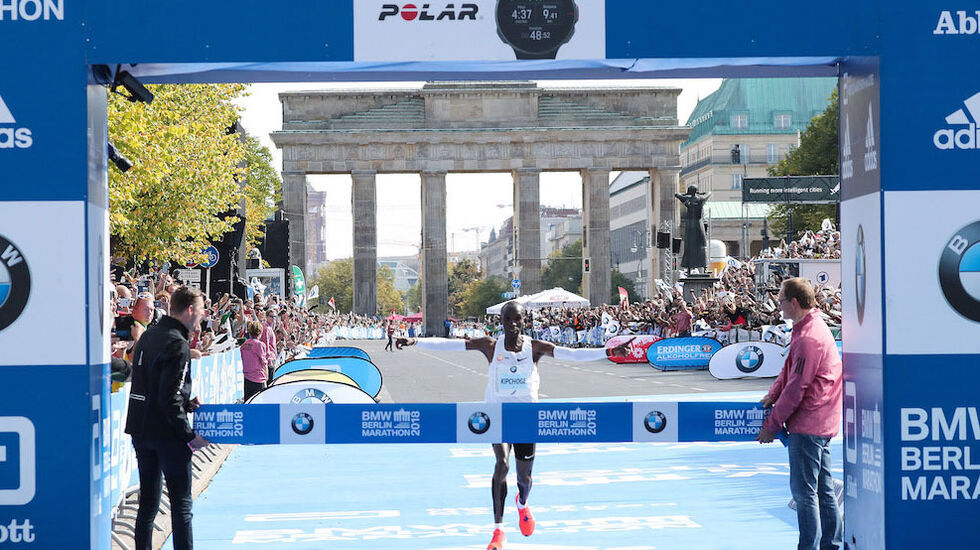 Eliud Kipchoge setter en rå verdensrekord i Berlin. Foto: SCC Events / Victah Sailer
