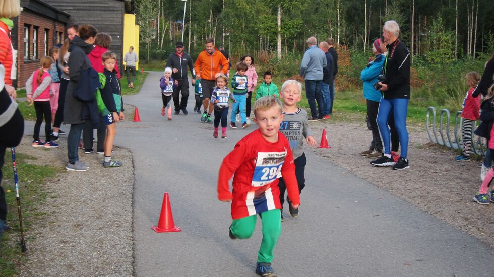August var en av mange glade barn i barneløpet. (Foto: Torill Blakkisrud)