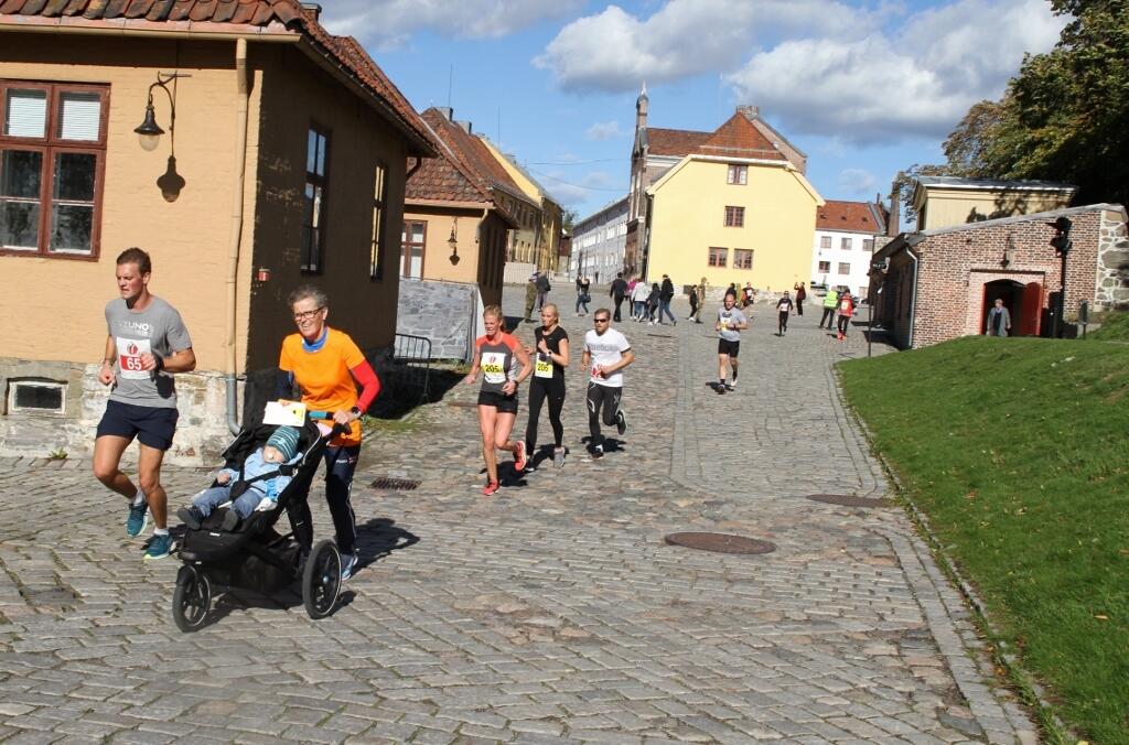 IMG_2783_Løpere_på_festningen (1024x676)