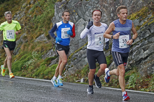 Bilde fra 2017, og viser Ove Wolff, Hyllestad (st.nr 35) i tet, framfor Bendik Vereide, GFIL (9), Håkon Igland, Bremanger (19) og Kolbjørn Hjertvik, Kårvåg(31). Foto: Svein Hjelmeset.