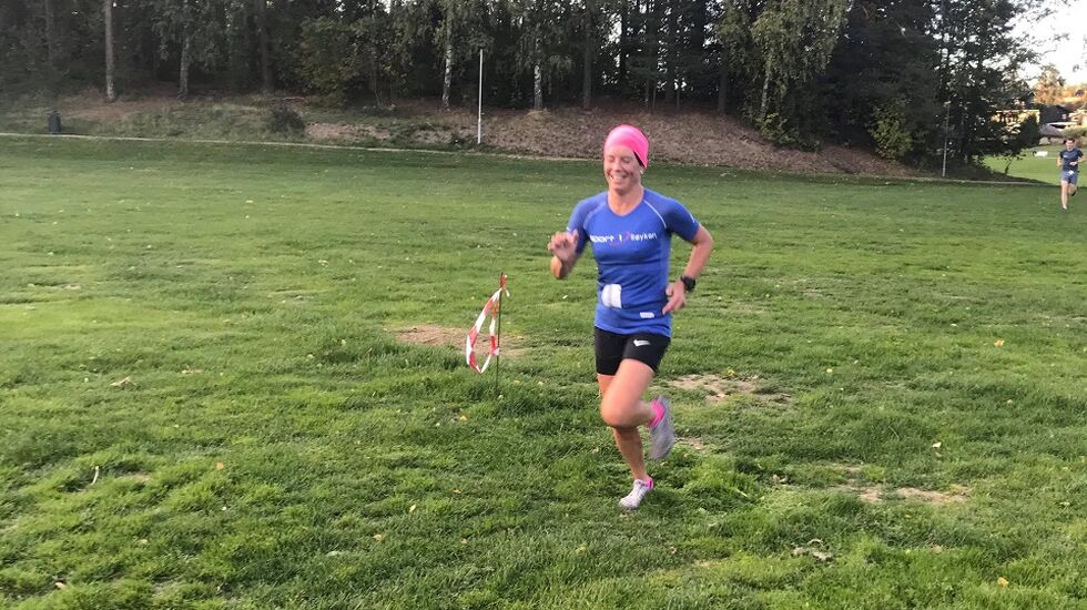 Esther Innselset var nok en gang raskeste dame i Gå-joggen. (Foto: Pål-Erik Langøgjelten)