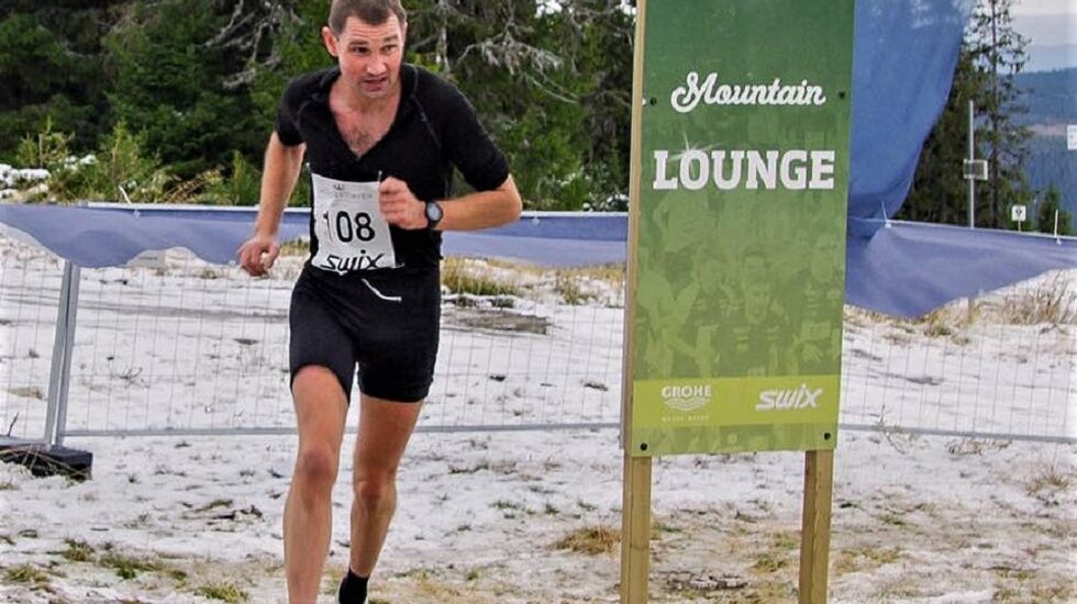 Per-Christian Lysaker Torgersrud passerer Mountain Lounge 5,2 km opp i løypa. (Foto: Hafjell Opp sin facebookside)