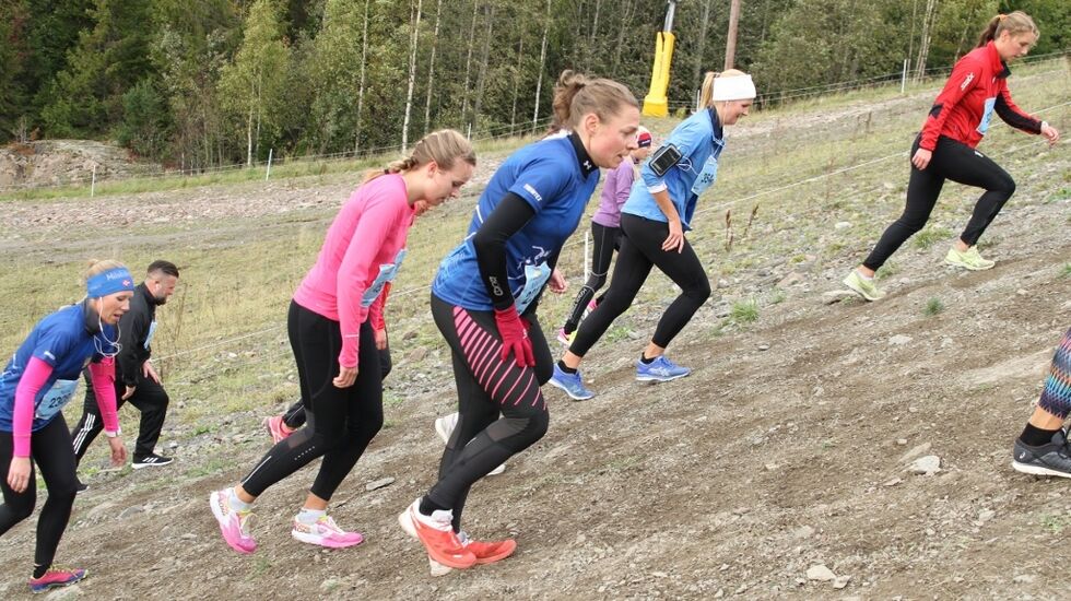 Bratt bakke for tøffe jenter i Oslos Bratteste. (Foto: Olav Engen)