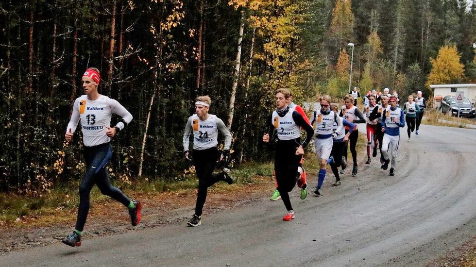 Magnus Torp Antonsen i tet etter 200 m foran Petter Sagen og Audun Nordaas. 