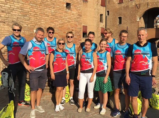 Elleve av de tolv norske som deltok i Ferrara Marathon (Foto: privat)