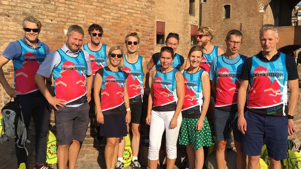 Elleve av de tolv norske som deltok i Ferrara Marathon (Foto: privat)