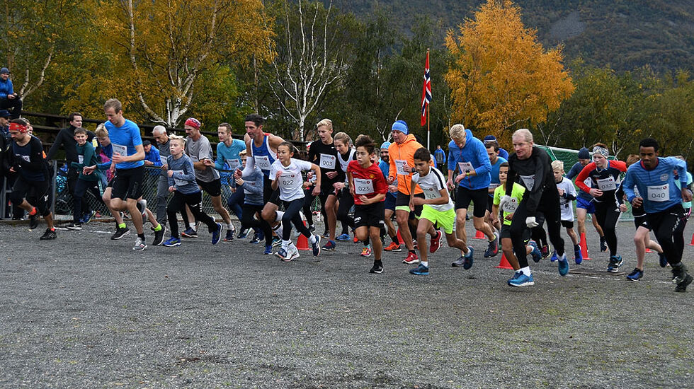 Start for dei 40 som deltok i klassa for løp. Foto: Karen Kleppe, Kvinnheringen 