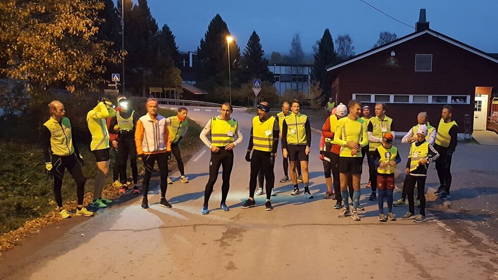 21 løpere klare til å løpe i gang Snøkuten for 40. gang. (Foto: Stein Arne Negård)
