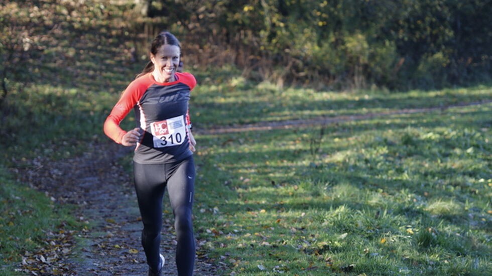 Elise Hay Opsahl løper inn til seier med tiden 38,43.