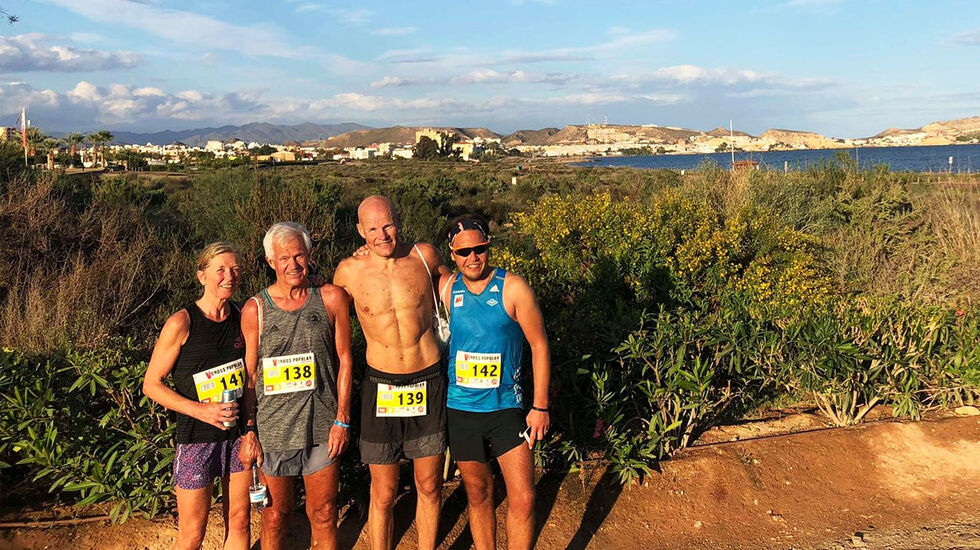 Synøve Brox, Jack Waitz, Runar Gilberg og Tero Paivarinne kombinerte treningsferie og løpsdeltakelse i Mar de Pulpi et stykke sør for Alicante. (Foto: Christina Bus Holth) 