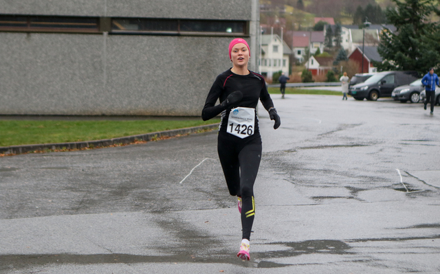 Ingrid Festø, Gular raskeste dame rundt Grimstadvatnet. Foto: Martin Hauge-Nilsen