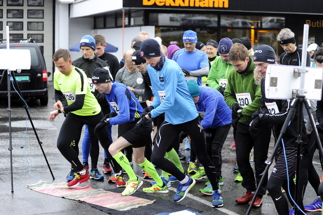 Fra starten på det 1. løpet i Ålesund Vinterkarusell i november 2017. Foto: Jarle Mordal, smp
