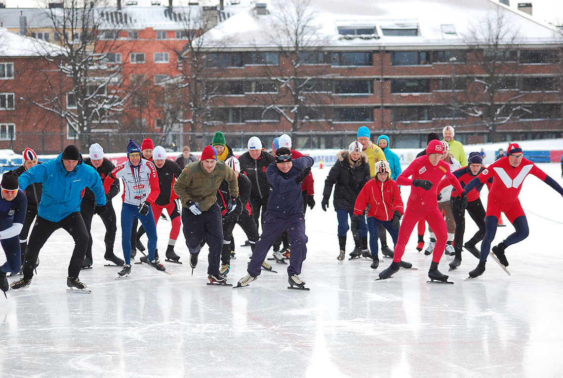 Gjennom vinteren arrangeres det både enkeltstående skøyteløp og karuseller i Norge. (Foto: Espen Riktor)