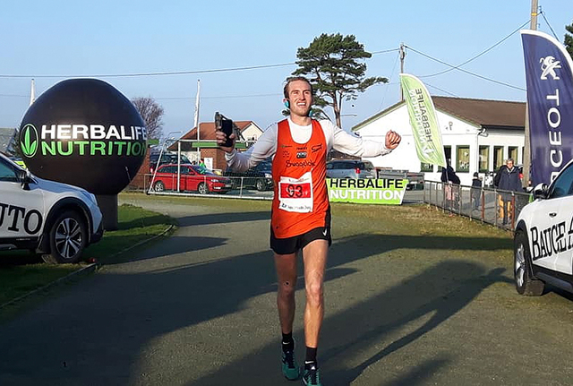 Suveren vinner: Thomas Asgautsen satte løyperekord og vant med nesten 18 minutter på maraton. (Foto: arrangøren)