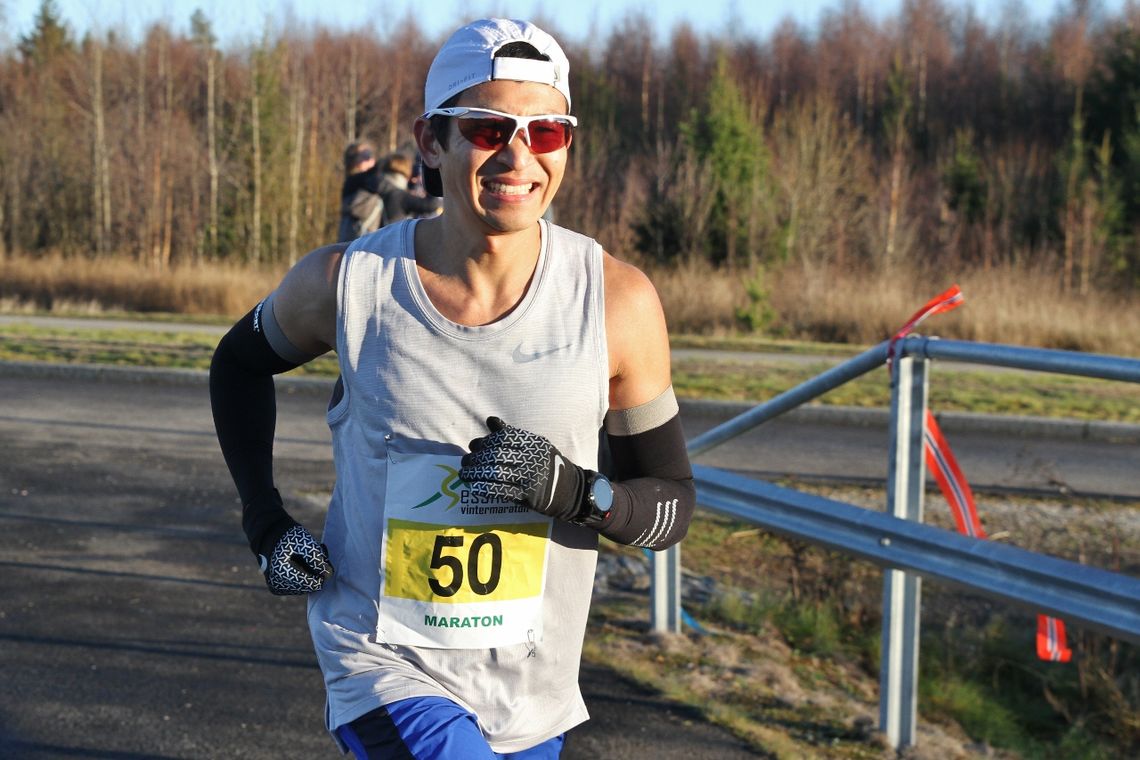Håkon Urdal vant maraton på suverent vis med tiden 2.37:43. (Foto: Olav Engen)