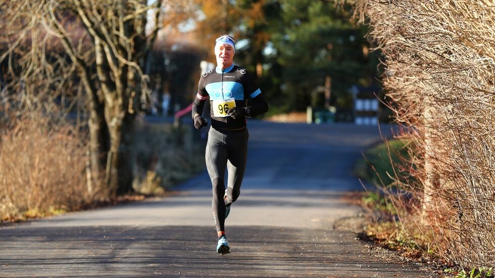 Fra fjorårets Jessheim Vintermaraton. Da var det litt glatt noen steder, men for det aller meste bart. I år ser det enda bedre ut. (Foto: Bjørn Hytjanstorp)