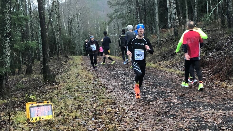 Det blir foreløpig ingen målgang ved vanntårnet på Rælingsåsen. Her ser vi Glenn Røisgaard som vant løpet i 2018. (Foto: Christian Prestegård)