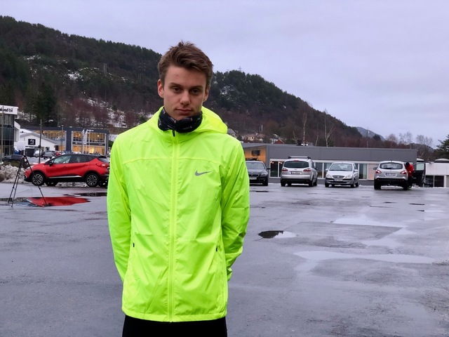 En litt alvorspreget Andreas Vangsnes 5 minutt før start på sin 5 km. Foto: Helge Fuglseth