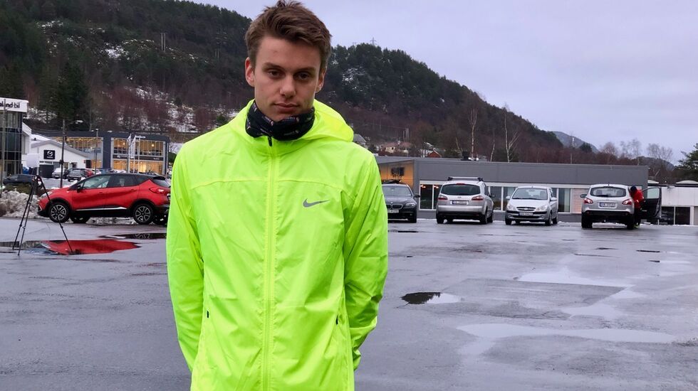 En litt alvorspreget Andreas Vangsnes 5 minutt før start på sin 5 km. Foto: Helge Fuglseth