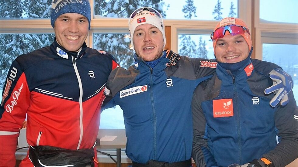 Fra premieutdeling i seniorklassen for menn (fra v.): 3. mann Pål Golberg,1. mann Sindre Bjørnestad Skar sammen med Håvard Solås Taugbøl som endte på 15. plass. (Arrangørfoto)