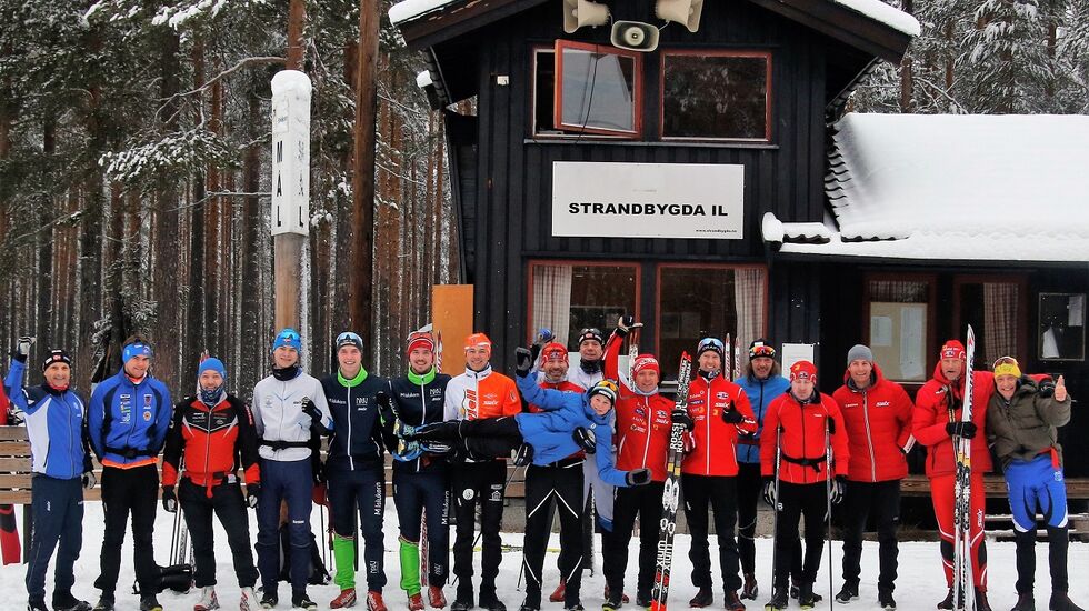 Årets julestakere samlet på stadion etter det 18,6 km klassiske testrennet. (Foto: Sigurd Westgård)