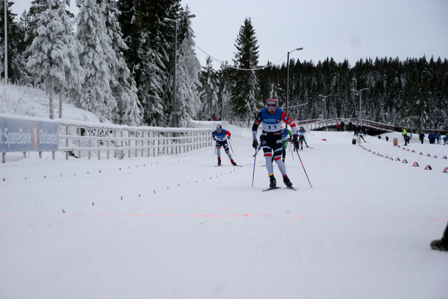 Sondre Turvoll Fossli tok spurten foran to andre raske menn på Gåsbu torsdag. (Foto: Stein Arne Negård)