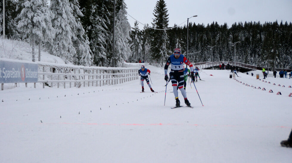 Sondre Turvoll Fossli tok spurten foran to andre raske menn på Gåsbu torsdag. (Foto: Stein Arne Negård)