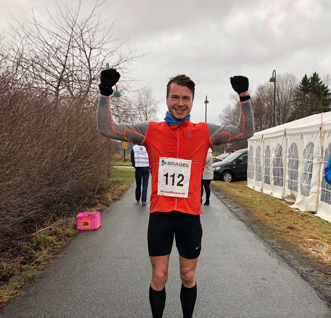 Richard Reichel vant maraton på heimebane. Richard har ikke deltatt på så mange løp i Ålesund. Et raskt google-søk viser at Richard studerer i Trondheim og at han har sin bakgrunn fra CrossFit