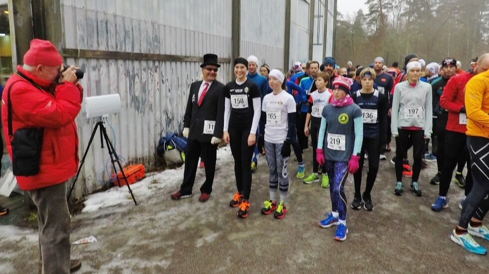 Festantrekk er en selvfølge ved slike anledninger. (Foto: Geir Einar Flathen)