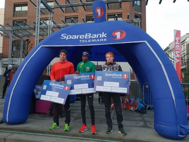 Pallen i herreklassen med Robert Bergstå, Abdalla Targan Yousif og Sindre Berg.