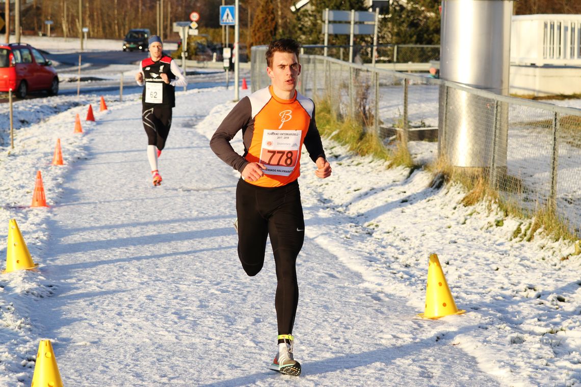 Mathias Oppegaaard vant Vinterkaruselløpet på Bjørkelangen. Bildet er fra et karuselløp i Sørum i november 2017. (Foto: Olav Engen)