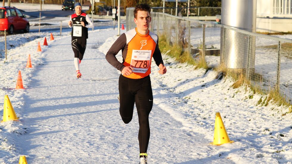 Mathias Oppegaaard vant Vinterkaruselløpet på Bjørkelangen. Bildet er fra et karuselløp i Sørum i november 2017. (Foto: Olav Engen)