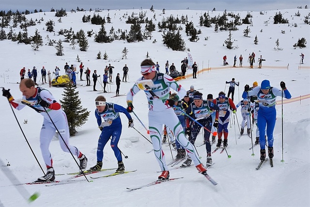 H21 ut fra start med gullvinner Lars Hol Moholdt til venstre uten lue. (Foto: Stein Arne Negård)