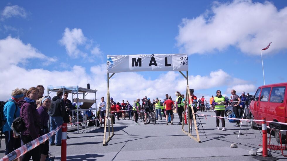 Felles for alle grener er målgang på Dalsnibba på 1476 moh. Foto: Martin Hauge-Nilsen