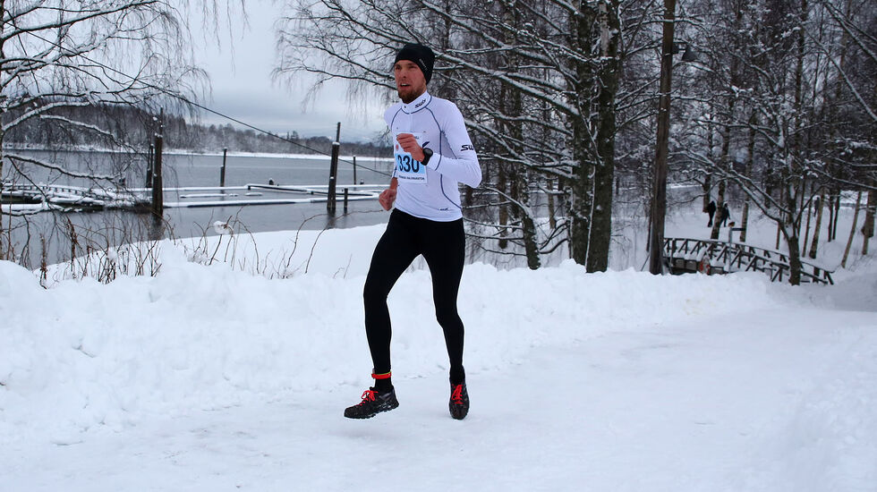 Magnus Salberg etter 6 km i samme løype i fjorårets løp. Da kom han på 4. plass, men denne gangen vant han. (Foto: Bjørn Hytjanstorp)