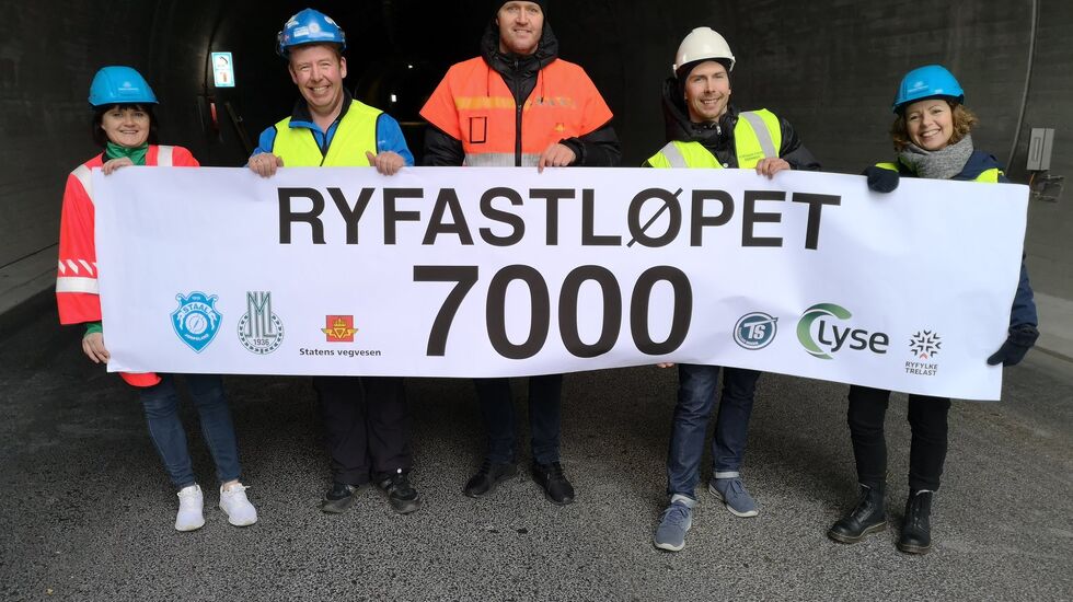Beate frå Midtbygdens IL, Tommy frå TS Stangeland, Rune frå Staal Jørpeland IL, Aleksander frå Ryfylke Trelast og Cathrine frå Lyse gler seg over at fleire no skal få lov å springa halvmaraton gjennom Ryfast. (Arrangørfoto)