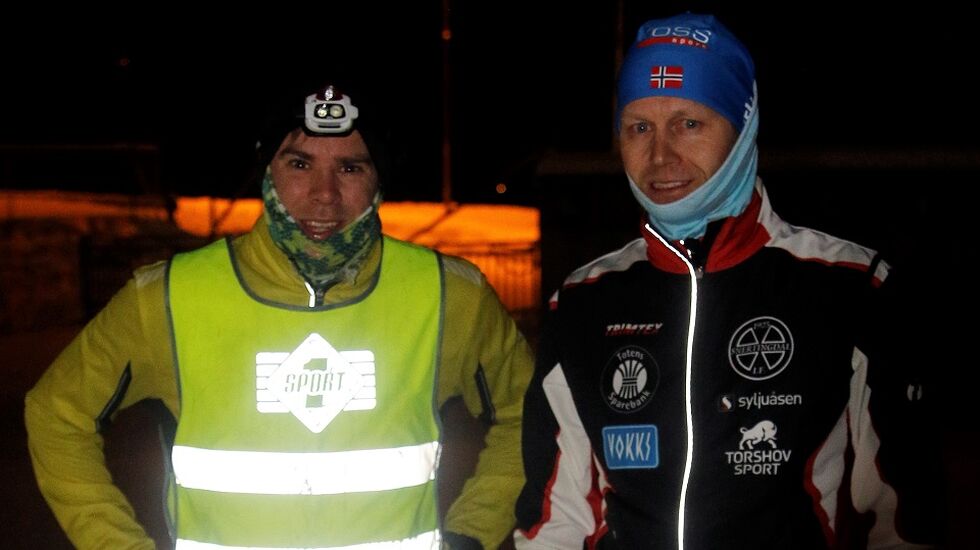Vegard Ølstad Dalberg (til v.) og Bjørn Egil Nordseth etter endt duell i Veldre tirsdag kveld. 
