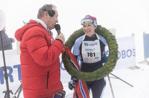 Solfrid Braathen intervjues etter forrige helgs seier i Holmenkollmarsjen. (Foto: Stian Schløsser Møller)