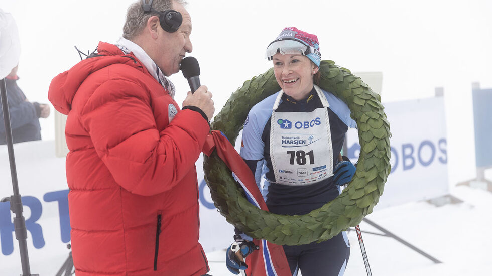 Solfrid Braathen intervjues etter forrige helgs seier i Holmenkollmarsjen. (Foto: Stian Schløsser Møller)