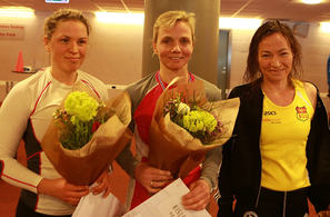 Pallen i kvinneklassen med Hanna Sæverås Breivold, Mona Grindberg og Kristine Beate Walhovd. (Foto: Kjell Vigestad)
