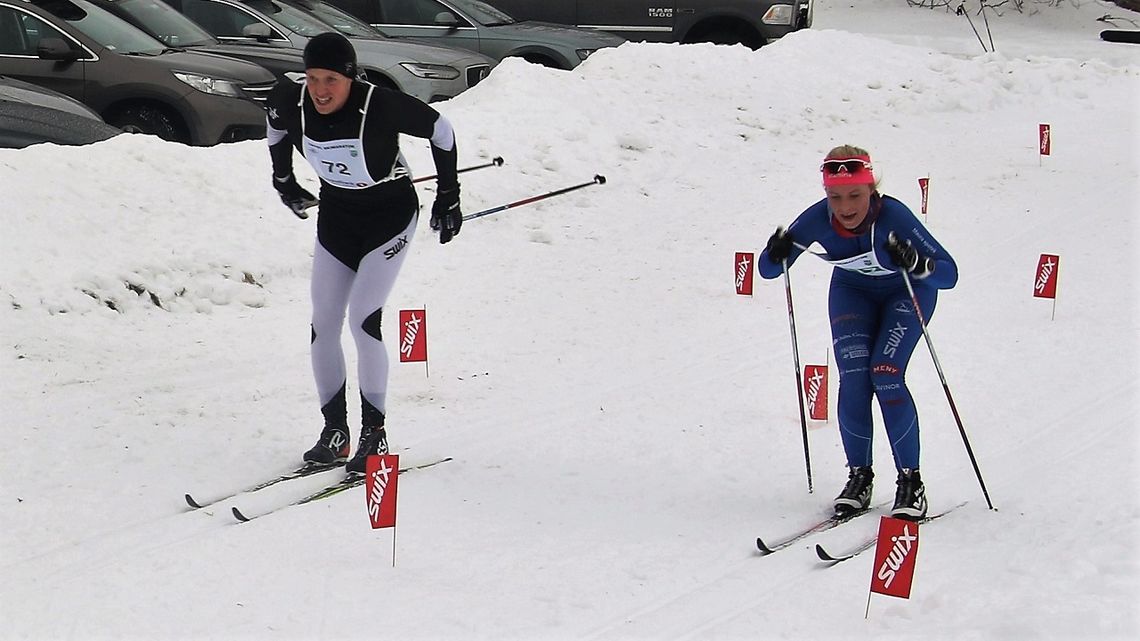 Emilie Kongsten inn til tidenes raskeste skimaraton ved Kjølen hotell på Østby side om side med André Basteskår. (Foto: Sigurd Westgård)