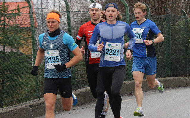 Sondre Øvre-Helland gikk rett i tet, her etter snaue 1 km