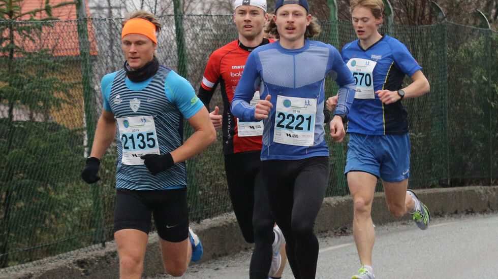 Sondre Øvre-Helland gikk rett i tet, her etter snaue 1 km 