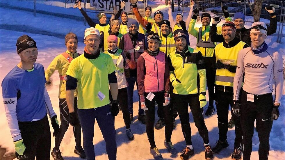 Alle 18 aktive samlet med kveldens vinnere, Bjørn Egil Nordseth og Esther Innselset helt til venstre. (Foto fra arrangørens facebookside)