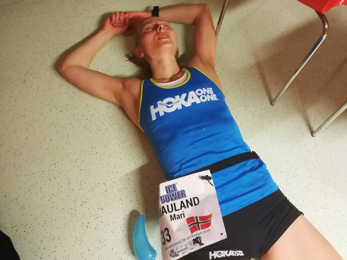 Mari Nustad Mauland flater ut etter 210 kilometer på 24 timer. (Foto: Sara Nustad Mauland)