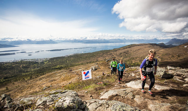 Fra løypa til Molde 7-toppers med utsikt mot Molde, Romsdalsfjorden og Sunnmørsalpene. Foto: Molde 7topper / Magnus Roaldset Furset)