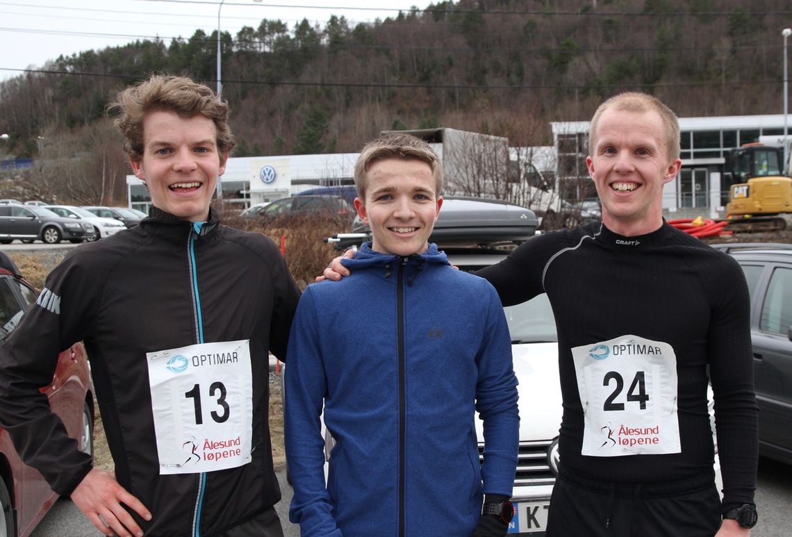 De tre beste på 5 km i Ålesund vinterkarusell løp nr.5. Fra venstre, Jonas Hesthaug, Ludvik Markussen Ytterdal og Steffen André Kråkenes. Foto: Sigbjørn Lerstad