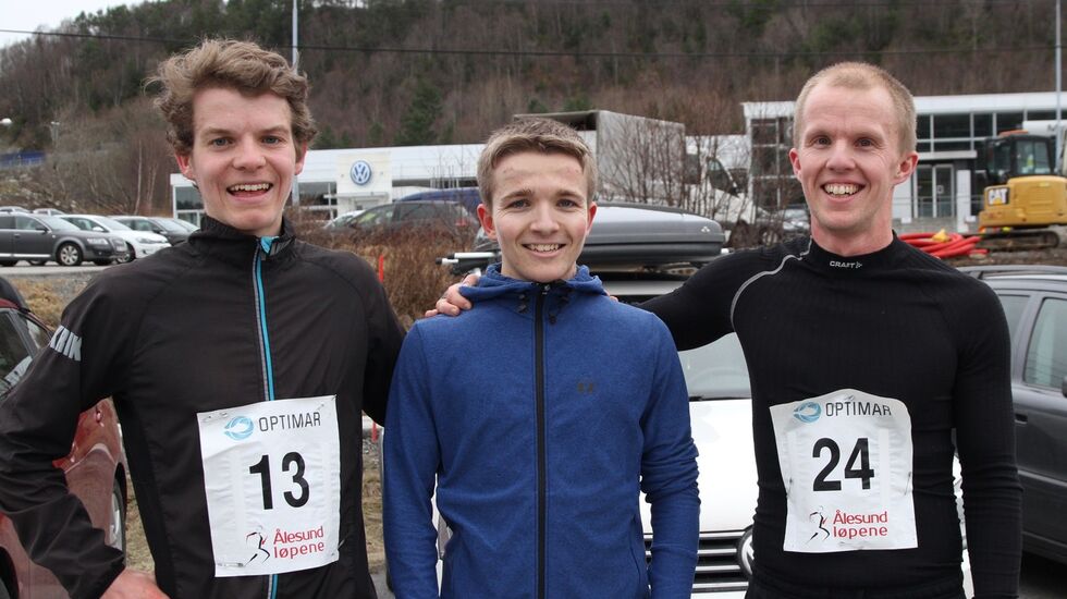 De tre beste på 5 km i Ålesund vinterkarusell løp nr.5. Fra venstre, Jonas Hesthaug, Ludvik Markussen Ytterdal og Steffen André Kråkenes. Foto: Sigbjørn Lerstad